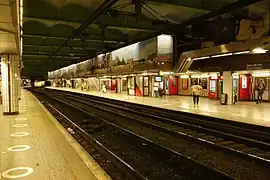 Vue de la gare du RER C sur la mezzanine avant sa rénovation.