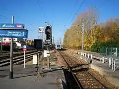 Une rame sur la jonction des voies lentes avec les voies directes.