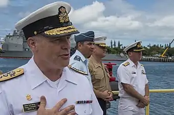 Insigne de casquette d'un officier général sur une casquette à visière de la Marine royale canadienne.