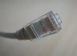 Connecteur RJ45 vu du bas.