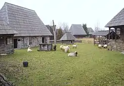 Habitat du néolithique tardif d'Europe reconstitué.