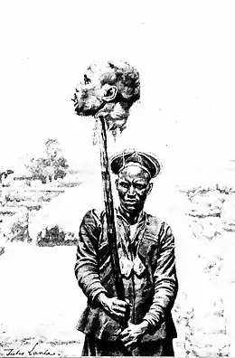 Tête de Rabah portée en trophée par un tirailleur de la Mission d'Afrique Centrale, au soir du 22 avril 1900, 1901