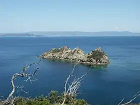 Vue du rocher du Rascas depuis le fort de l'Éminence.