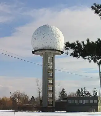 Tour et radôme du radar de McGill (CWMN)