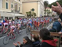 Milan-San Remo : Le peloton à Diano Marina en 2004