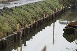 Traverses de voies ferrées, polluées par la créosote.