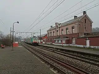 Train de marchandises en passage.