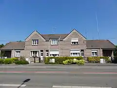 Des habitations groupées par cinq.