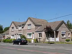 Des habitations groupées par cinq.