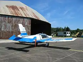 MS Rallye 893 utilisé par l'aérodrome de Besançon-Thise pour remorquer des planeurs.
