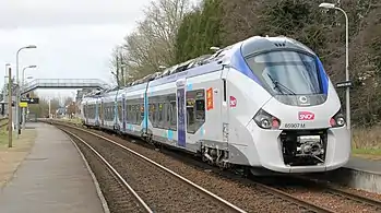 Régiolis B 85900 Haute-Normandie, en gare de Longueville-sur-Scie (2016).