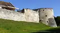 Une des tours des remparts de la cité.