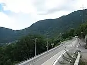 Vue de la descente depuis la bifurcation vers le village de Notre-Dame-de-Mésage jusqu'au plateau de Laffrey