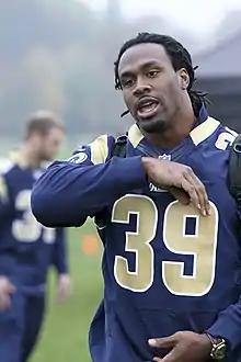 Description de l'image Rams running back Steven Jackson at the coaching clinic.jpg.