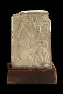 Ramsès II enfant portant le Seshed