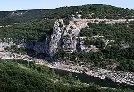 Le Ranc Pointu dominant l'Ardèche.