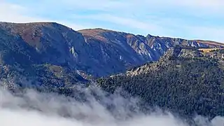 Le sommet du massif et la haute vallée de la Castellane.