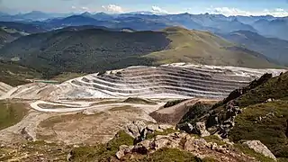 La carrière vue de l'Estang Tort.