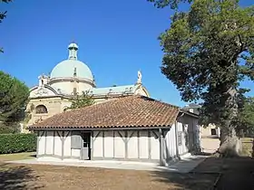 Arrière de Ranquines et église Saint-Vincent-de-Paul du Berceau