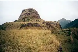 Un pa (fortification polynésienne) sur l'île de Rapa Iti, en 2000.