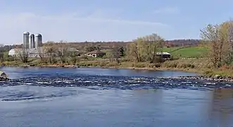 Le tracé de la route 309 suit celui de la rivière du Lièvre.