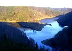 Lac de retenue de Rappbode dans la région du Harz.