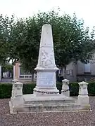 Le monument aux morts près de la mairie (oct. 2012)