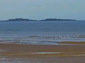 Vue sur les îles Saint-Marcouf depuis la plage de Ravenoville