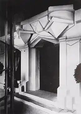Détail de la façade de La Maison cubiste (détruite), Salon d'Automne de 1912.
