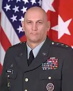 Raymond T. Odierno lorsqu'il était lieutenant-général en uniforme vert.