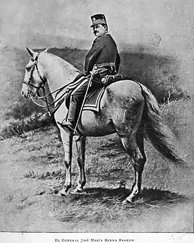 Le général Reina Barrios lors d'exercices militaires le 28 juin 1896. Il s'agissait des premières photographies instantanées jamais prises au Guatemala; photo par Alberto G. Valdeavellano .