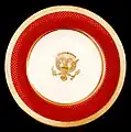 Le service de porcelaine de Ronald Reagan inspiré de celui de Woodrow Wilson, avec le sceau doré du président sur fond ivoire avec un bord écarlate. Ce service fut fabriqué aux États-Unis par Lenox et choisi par la Première dame Nancy Reagan.
