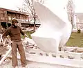 devant le stade de football "Bilino Polje", 2,80 × 3,20 × 1,80 m, Zenica (Bosnie), commande de la ville, 1981