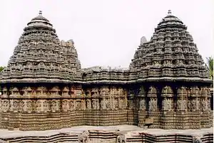 Style Vesara du Temple de Keshava, à Somanathapura. Avec un plan en forme d'étoiles à 16 branches.