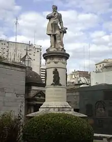 Statue funéraire du tombeau de Valentín Alsina à Buenos-Aires.