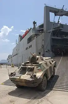 BRDM de l'armée bulgare en Grèce le 26 mai 2005 après un séjour en Irak débarqué d'un navire du MSC