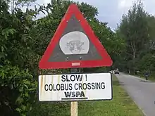 Panneau de signalisation sur une route de l'archipel