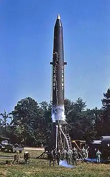 Entraînement, avec le Redstone d'entraînement XM9, de la Batterie A, 1st Missile Battalion, 333e Artillery, 40e Artillery Group (Redstone), à Bad Kreuznach, Allemagne, août 1960.
