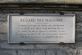 Plaque commémorative apposée sur l'édifice