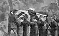 Le 21 juin 1915, des membres de la Division royale de la marine transportèrent le cercueil du lieutenant Reginald Warneford à son lieu de sépulture au cimetière de Brompton.