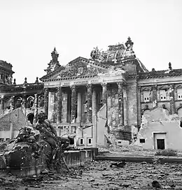 Le palais du Reichstag après-guerre, le 3 juin 1945.
