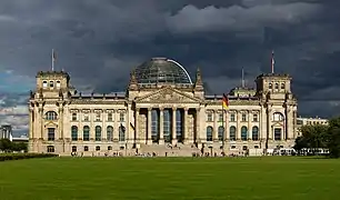 Le palais du Reichstag vu de l'ouest en 2021.