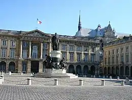 Place Royale à Reims dessinée par Jean-Gabriel Legendre.