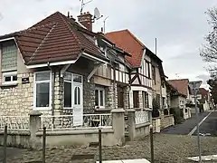 Maisons quadruples jumelées de la cité-jardin Trois-Fontaines ou Charles Arnould.