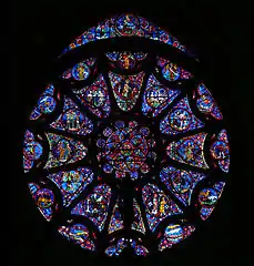 Rosace nord du transept de la cathédrale Notre-Dame de Reims : de l'oculus central polylobé rayonnent vingt-quatre médaillons.