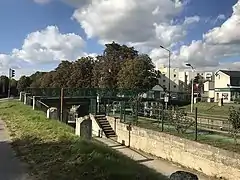 Reims Pont Huon sur canal Aisne à Marne.