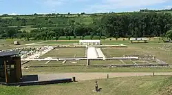 Vue générale de ruines d'un grand édifice