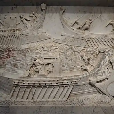 Reliefs commémoratifs de la bataille d'Actium découvert à Avellino (Italie). Marbre de carrare, époque tibérienne.