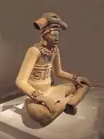 Une grande figurine d'un jeune chef, culture Veracruz classique
