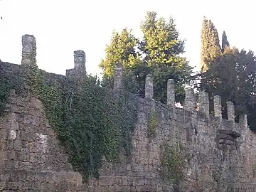 Remparts de Mont-de-Marsan le long de la promenade du 21 août 1944